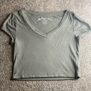 Aeropostale Green Cropped V-Neck T-Shirt